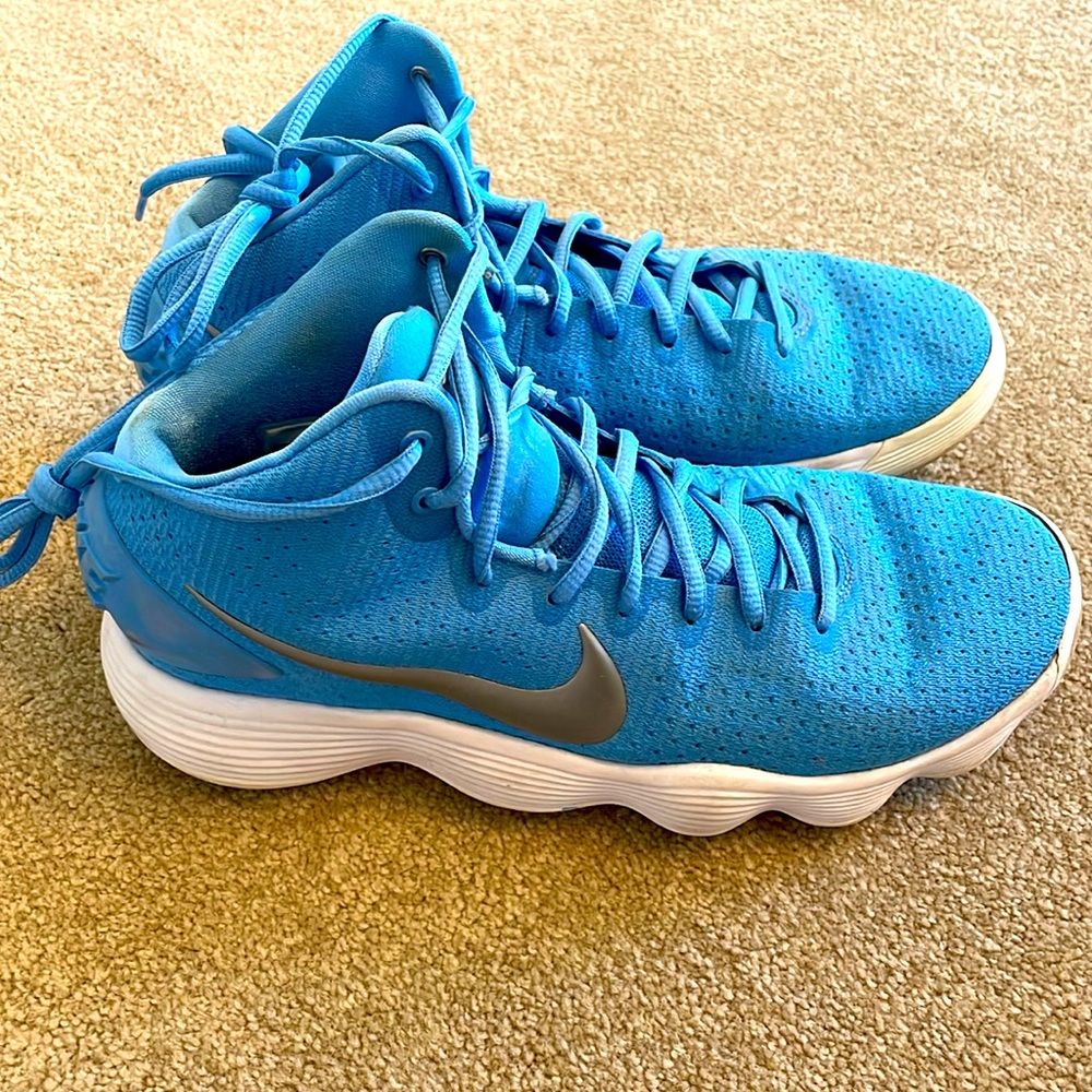Women’s Nike hyperdunk basketball shoes size 10